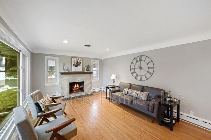 New Brighton House: 706 1st Ave NW