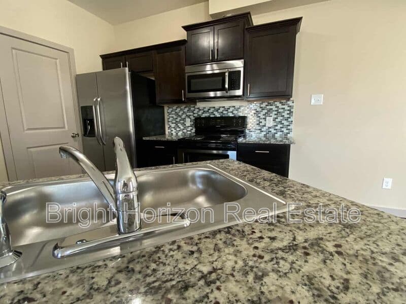 Hurst Condo: 3621 Valley Vista Drive