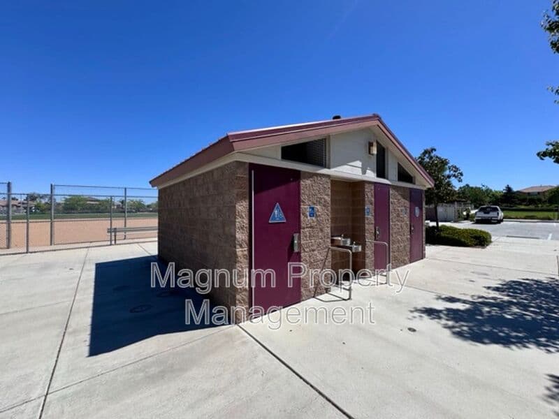 Murrieta House: 30197 Slate St