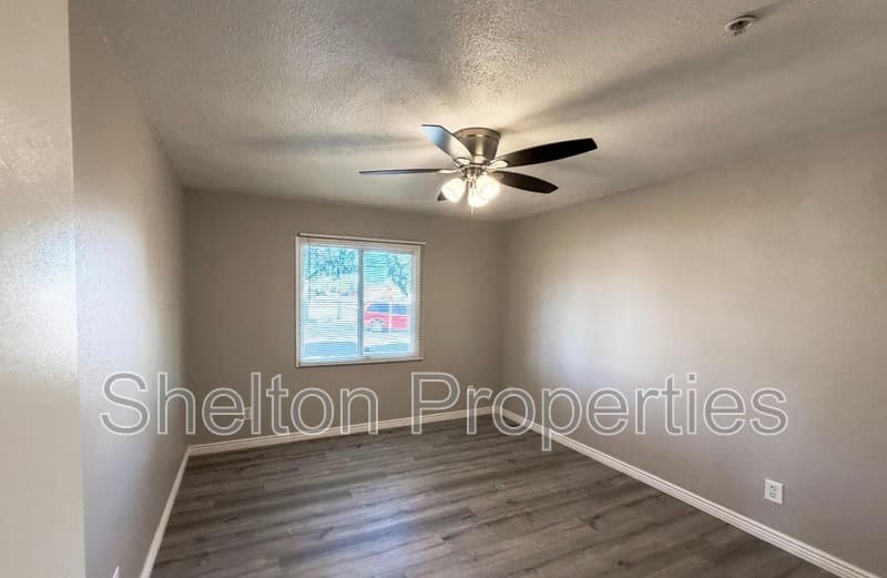 Phoenix House: 6301 W Earll Dr
