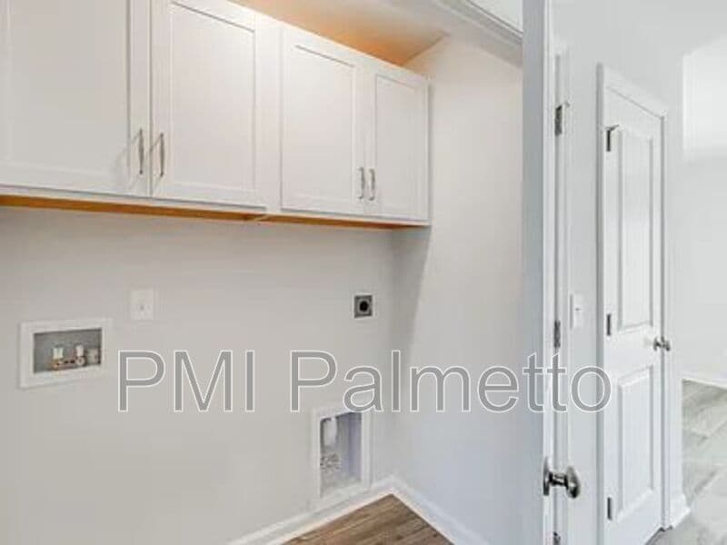 Columbia House: 3022 Harborview Drive