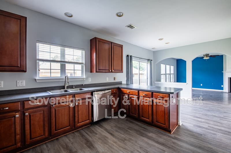 Lithia Springs House: 7702 Parkside Dr