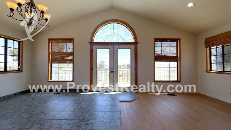 Victorville House: 13043 4th Ave