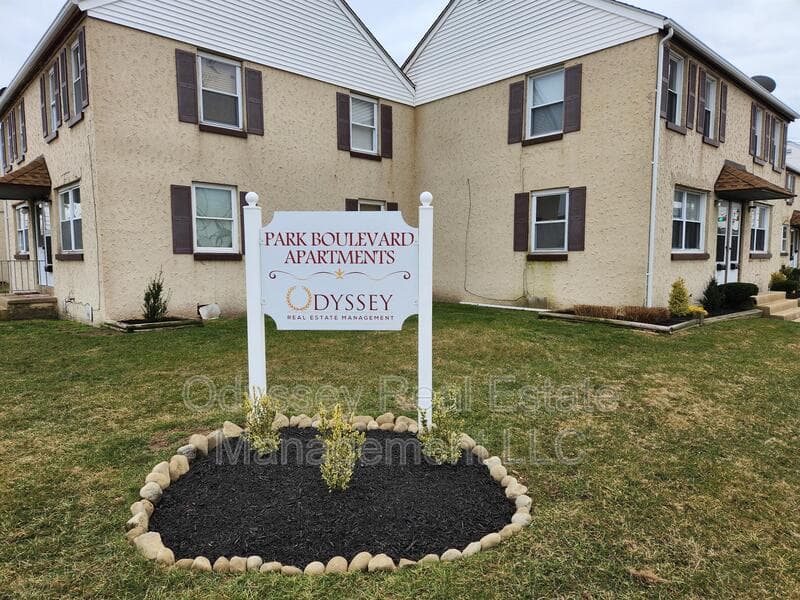 Wildwood Condo: 210 W. Spencer Ave