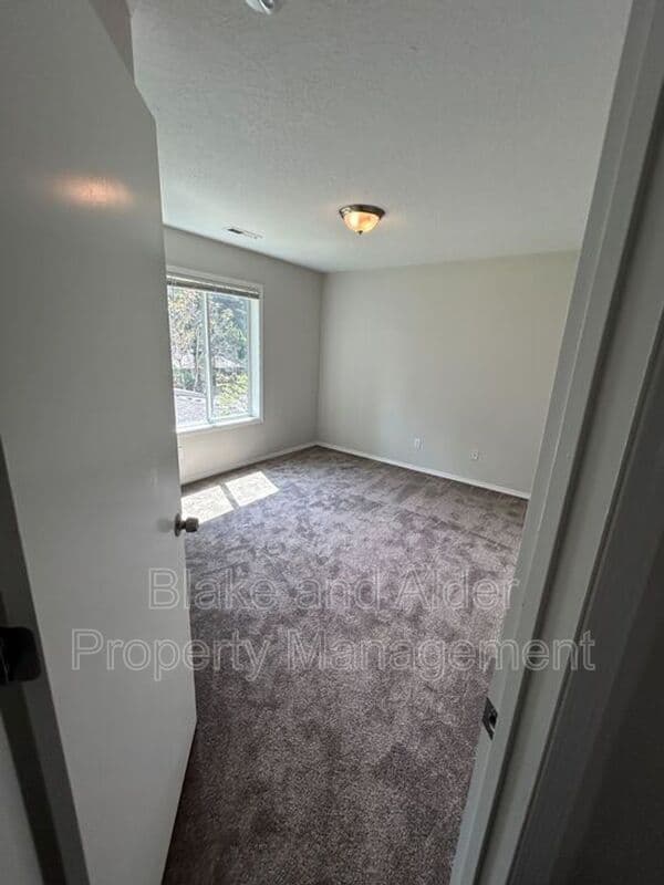 Portland House: 5609 SE 117TH Ave