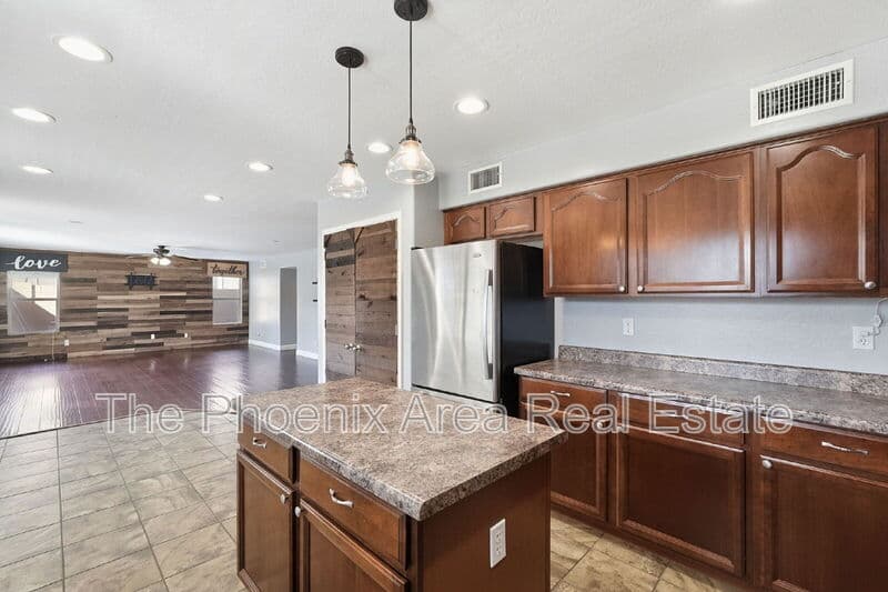 San Tan Valley House: 2669 W Quick Draw Way