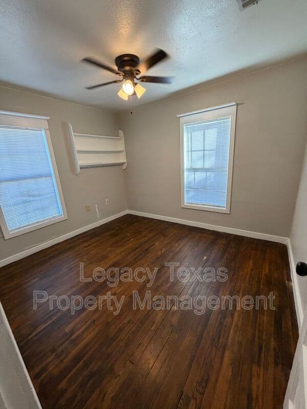 Cleburne House: 425 Turner