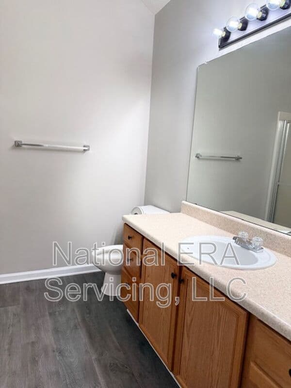Hampton House: 2034 Elm Grove Ln