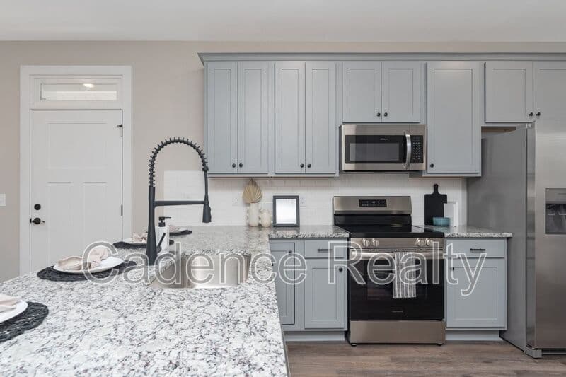 Wilmington House: 1747 Perimeter Loop