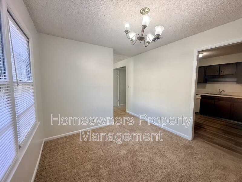 Fayetteville House: 599 Winding Creek Rd