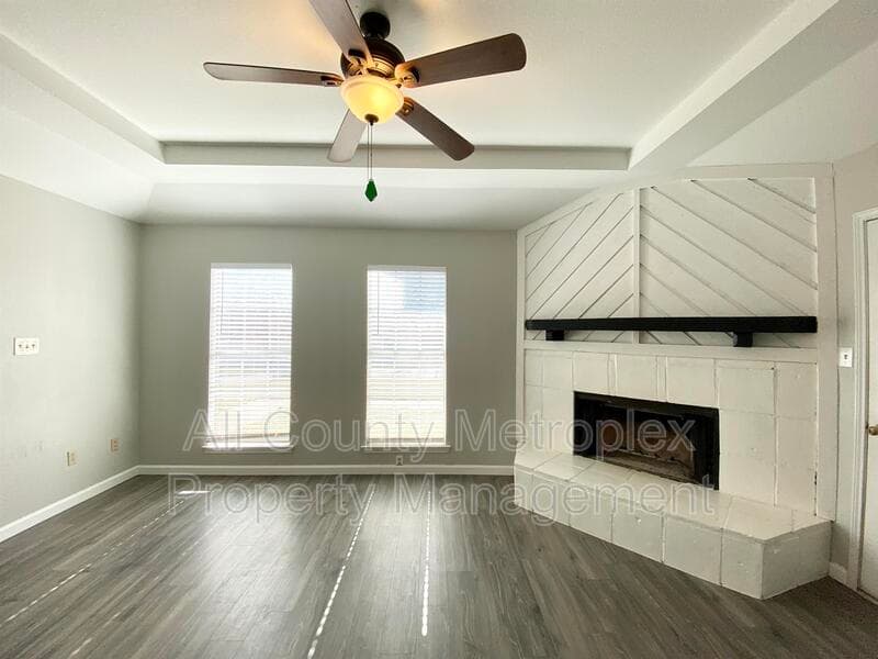 Arlington House: 3809 Tamarron Ln
