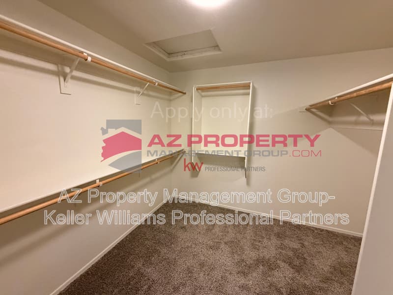 Buckeye House: 24733 W Vista Norte St