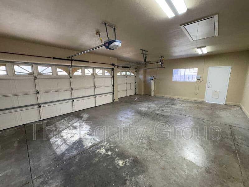 Hanford House: 540 West Birch Ct