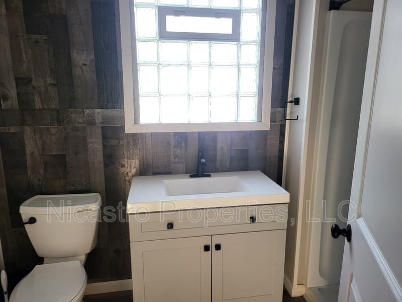 Columbus House: 226 E 16th Avenue