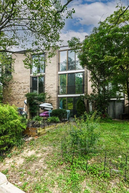 Reston House: 11475 Washington Plz W