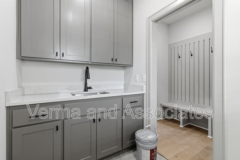 Centerton House: 1041 Whistler St