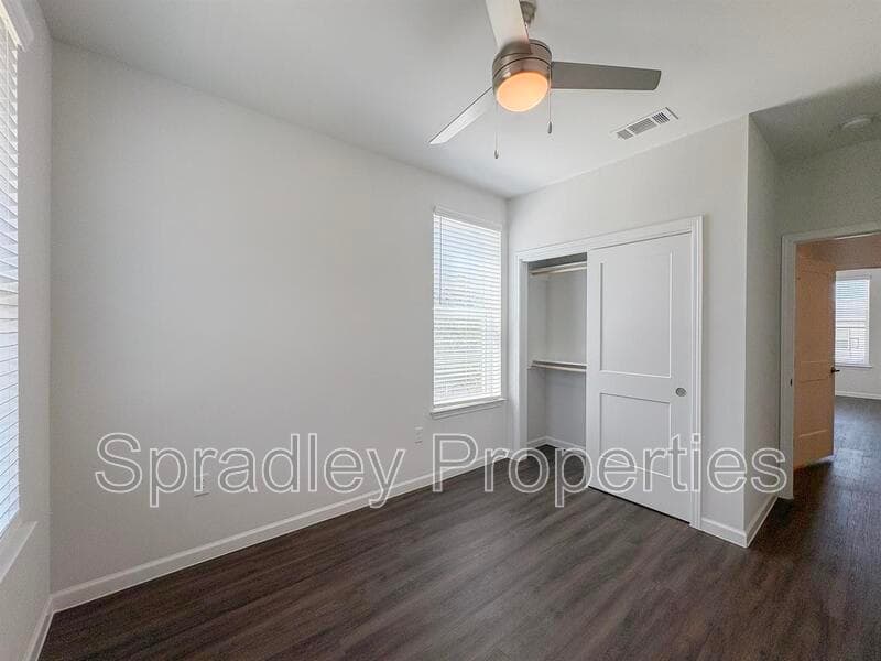 Belton Condo: 710 Shine St, Apt 1302