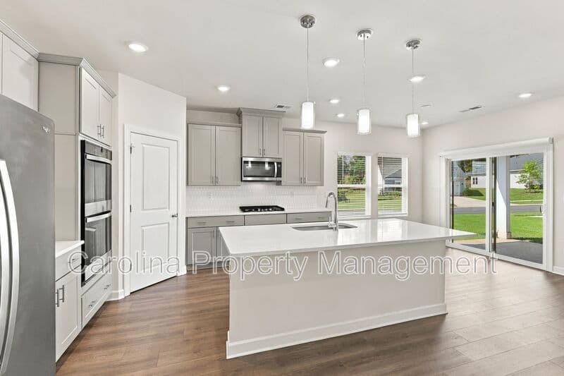 Charlotte House: 1003 Alicante Ave