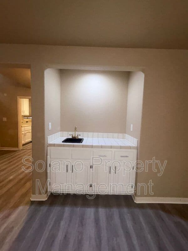 Fairfield House: 3426 Glen Ellen Dr