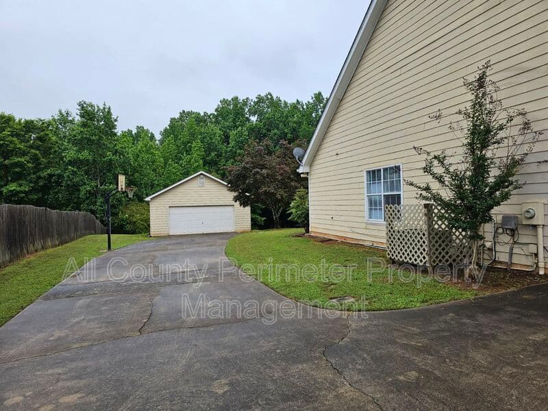 McDonough House: 704 White Dove Drive