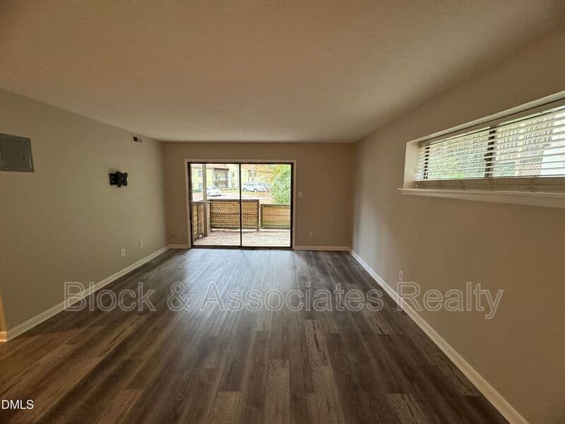 Raleigh House: 533 Pine Ridge Pl