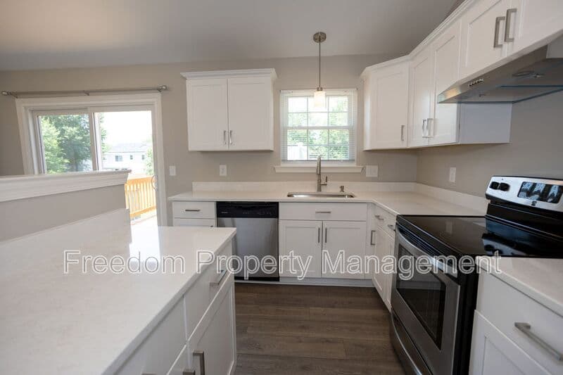 Manassas House: 10116 Wimbledon Ct