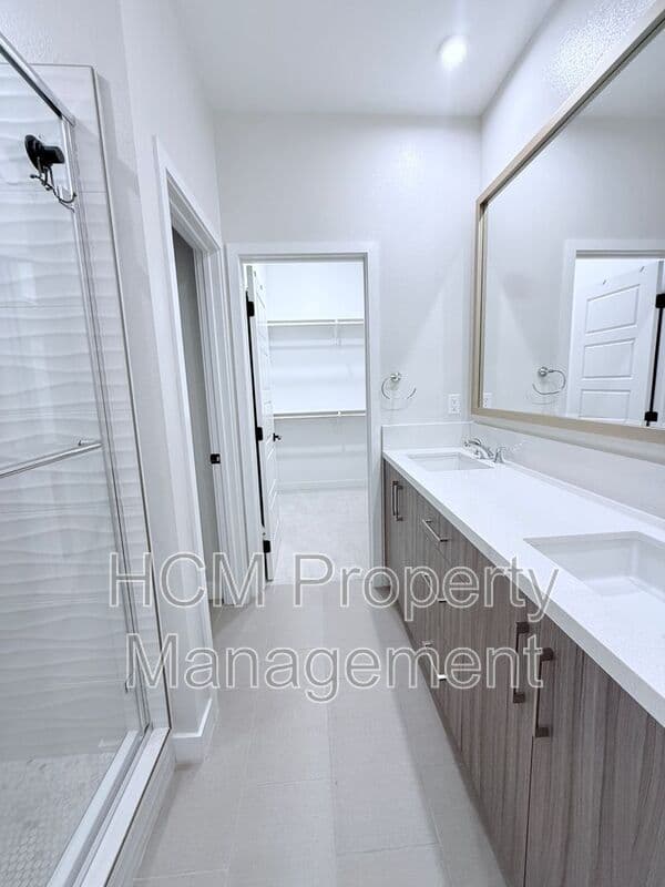 Anaheim House: 1211 W Bushell St