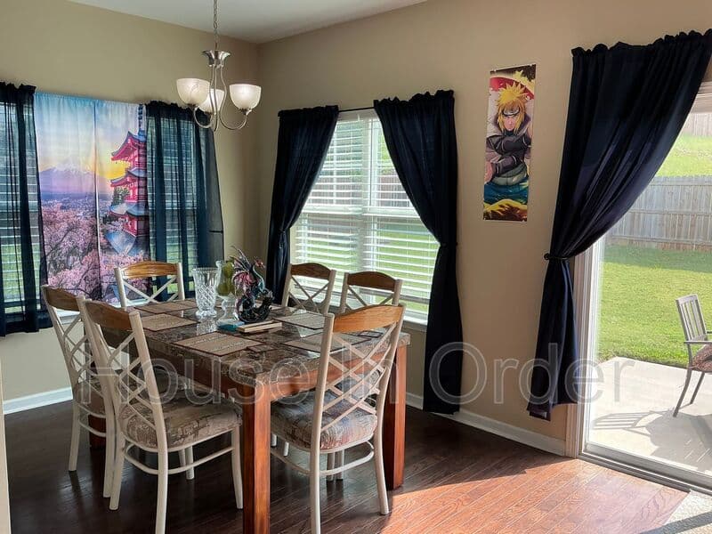 Moore House: 363 Faulkner Dr.