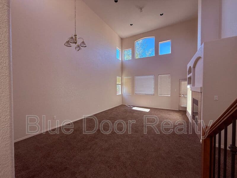 Rio Rancho House: 1379 Peppoli Loop