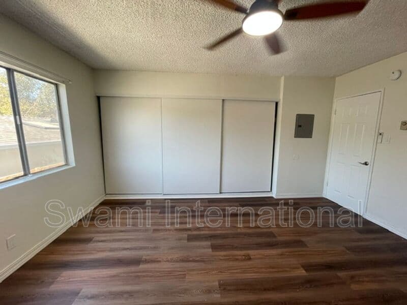 Inglewood Condo: 332 W. Regent St.