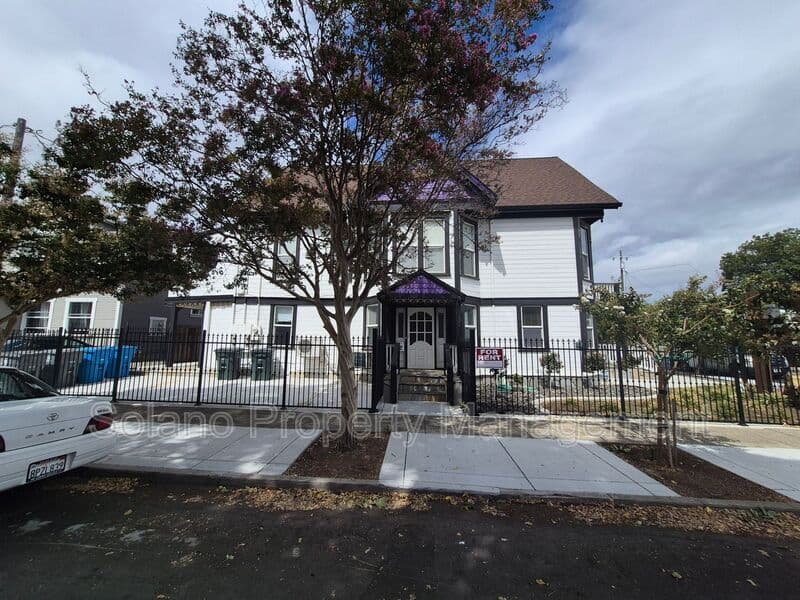 Vacaville Condo: 100 Luzena Ave
