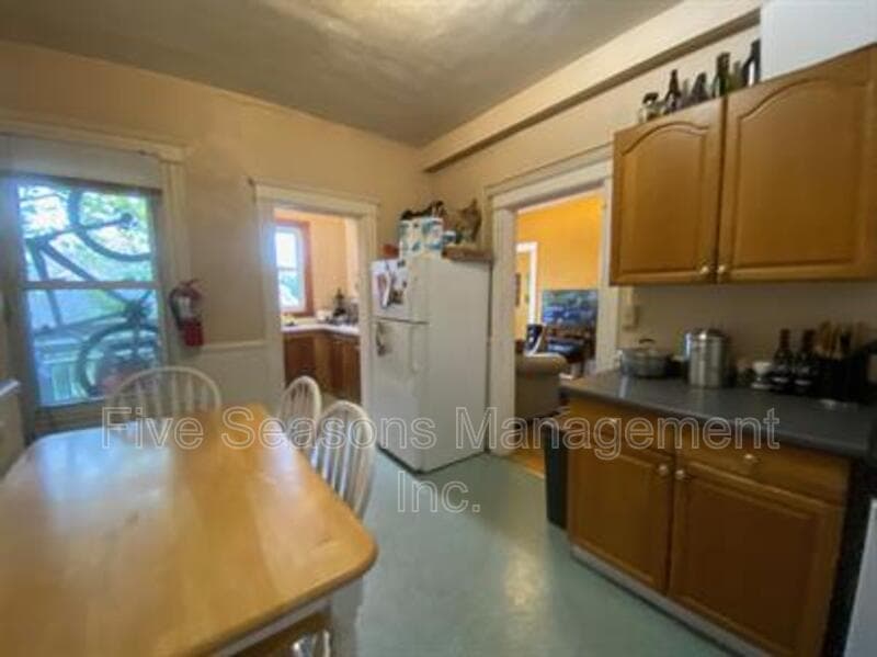 Burlington Condo: 8 Greene St - 5
