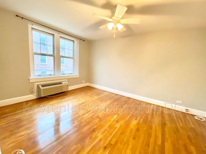 Washington Condo: 2410 20th St, NW
