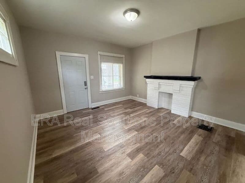 Columbus Condo: 121 North Oakley Ave.