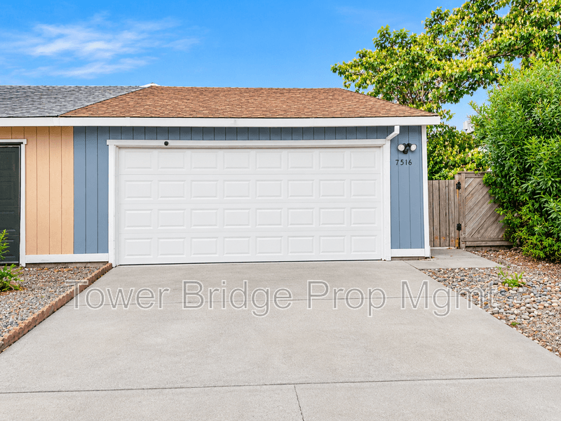 Sacramento House: 7516 Whisperwillow Drive