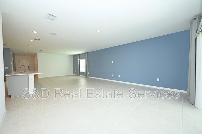 Haines City House: 148 Brinsmead Rd