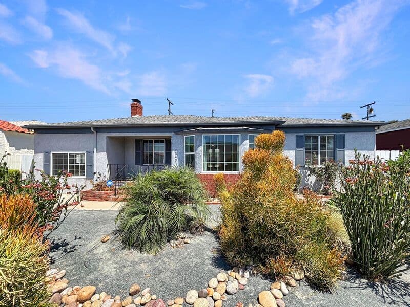 La Mesa House: 7340 W Point Ave