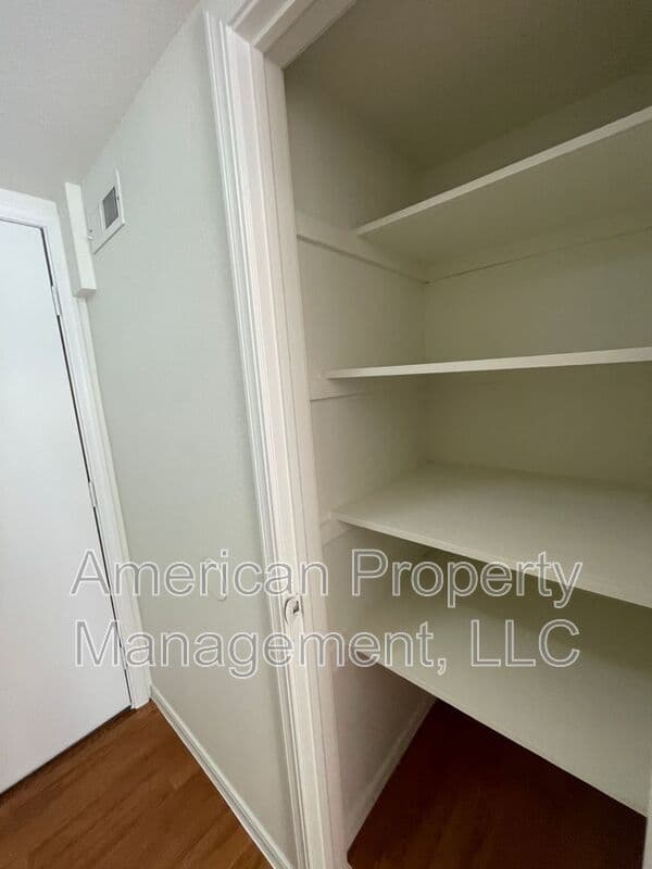 Tulsa House: 1704 W 62nd St S