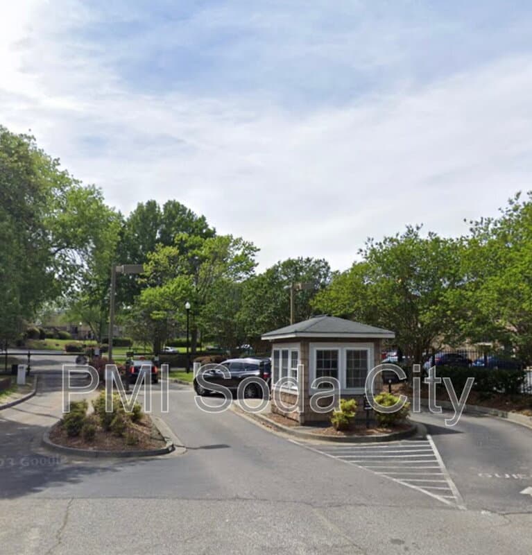 Columbia Condo: 810 Old Manor Road