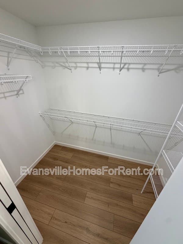 Evansville House: 12811 Halle Drive
