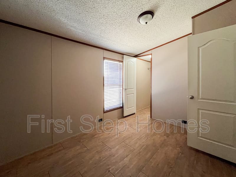 Tyler House: 1104 Tres Picos St