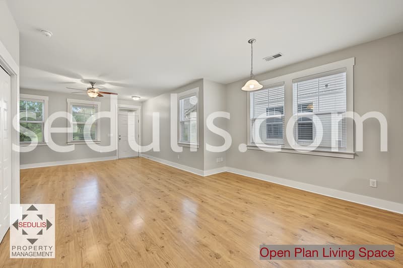 North Charleston House: 3923 Four Poles Park Drive