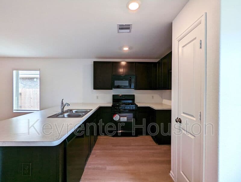 Baytown House: 8810 Wooster Trails Dr