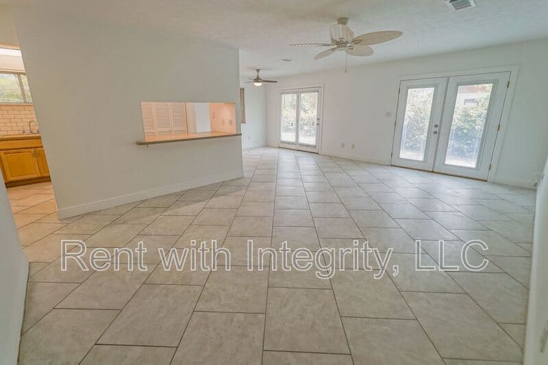 Tallahassee House: 251-A Villas Ct. S