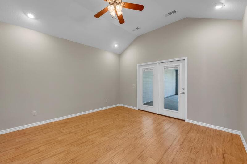 Kingsland House: 625 Skyline Drive