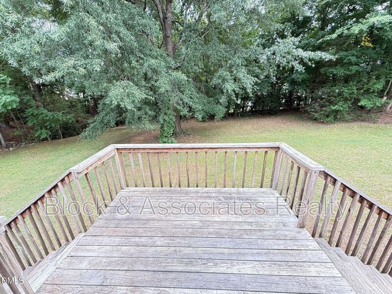 Wake Forest House: 610 E Jones Avenue