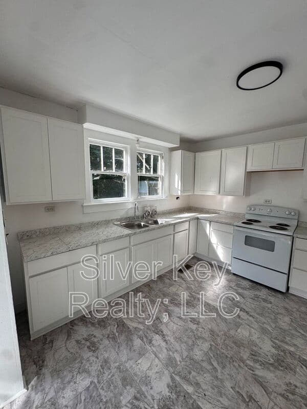 Athens House: 307 Wabash Street
