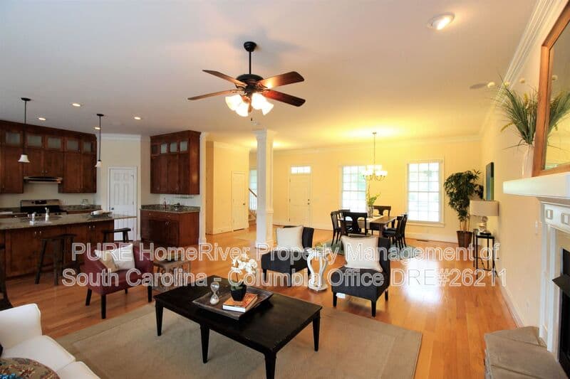 Columbia House: 395 Highland Point Drive