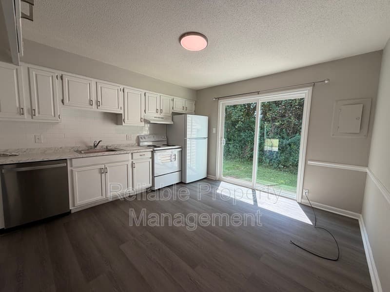 Clayton Condo: 430 S Smith St