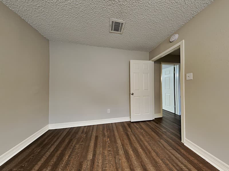Humble House: 6907 Foxside Ln